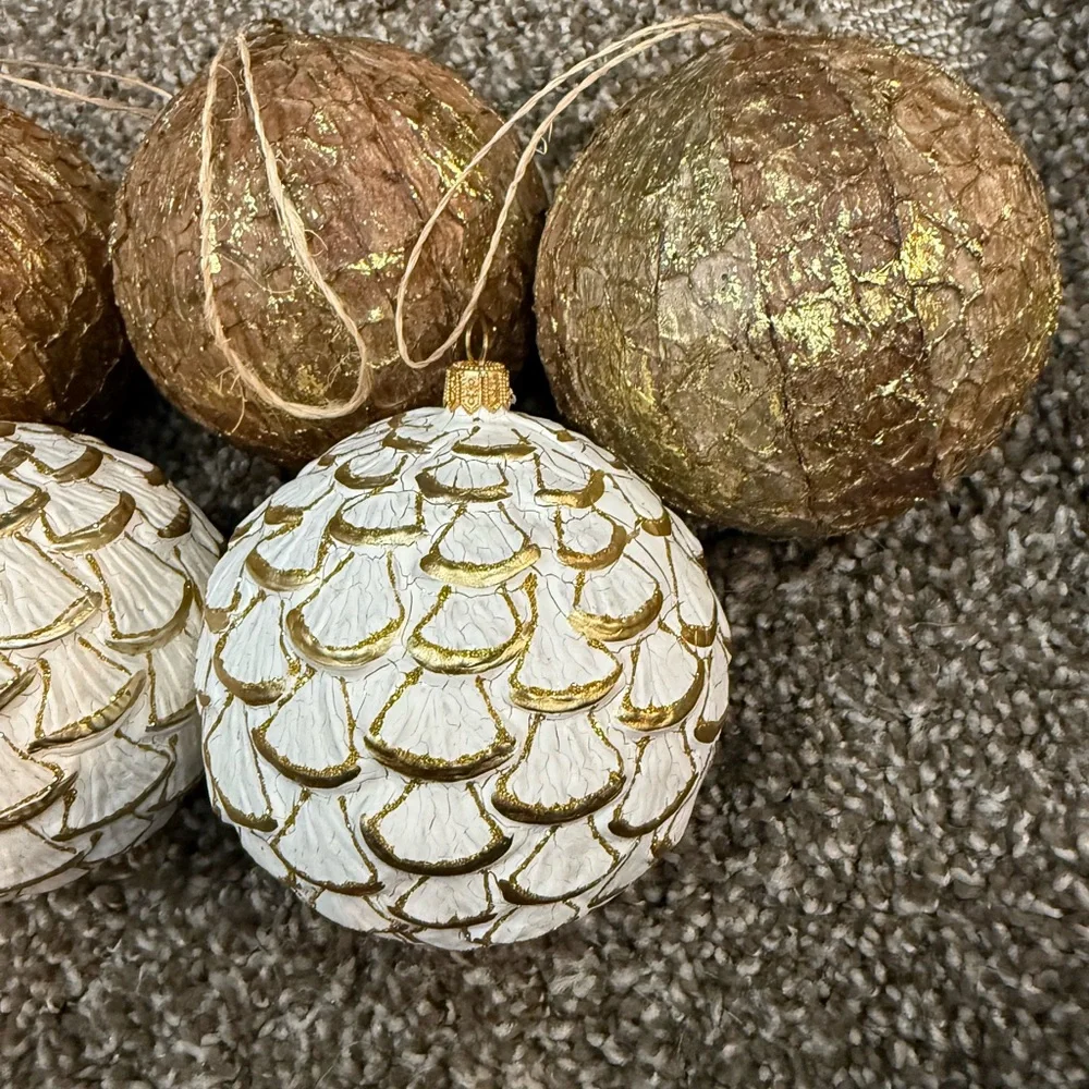 Vintage Trimsetter Style Gilded Gold Veined Christmas Ornaments 5pc